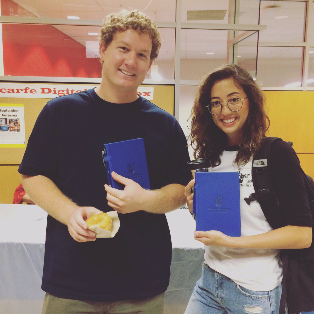 UBCTeacherEd's tweet photo. They went for blue. #orangeorblue #UBCBEd2017 #welcomegift #welikegivingthingsaway https://t.co/Ilb5Rdo1rY