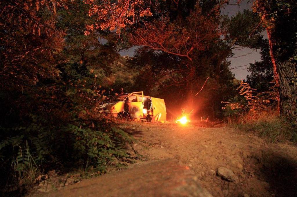 vanpartment's tweet photo. Gotta love a good ol' campfire!😌🔥#tinytinstudio #cabinlife #vanlife #projectvanlife #wood … https://t.co/EQ1Fy4BUXv https://t.co/8BdmWo9PSR