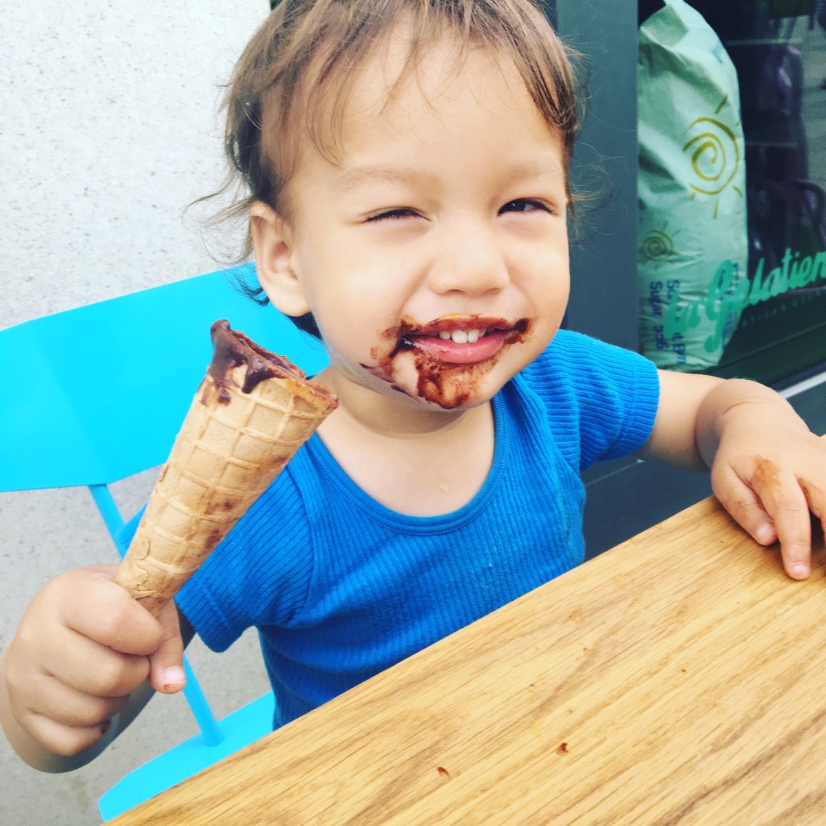 tinyhappy_feet's tweet photo. Mango and chocolate #icecream from @LaGelatiera
#eidtreat #eidmubarak #mangochocolate #gelato #lagelatiera #yum https://t.co/1s7H5DEBL3