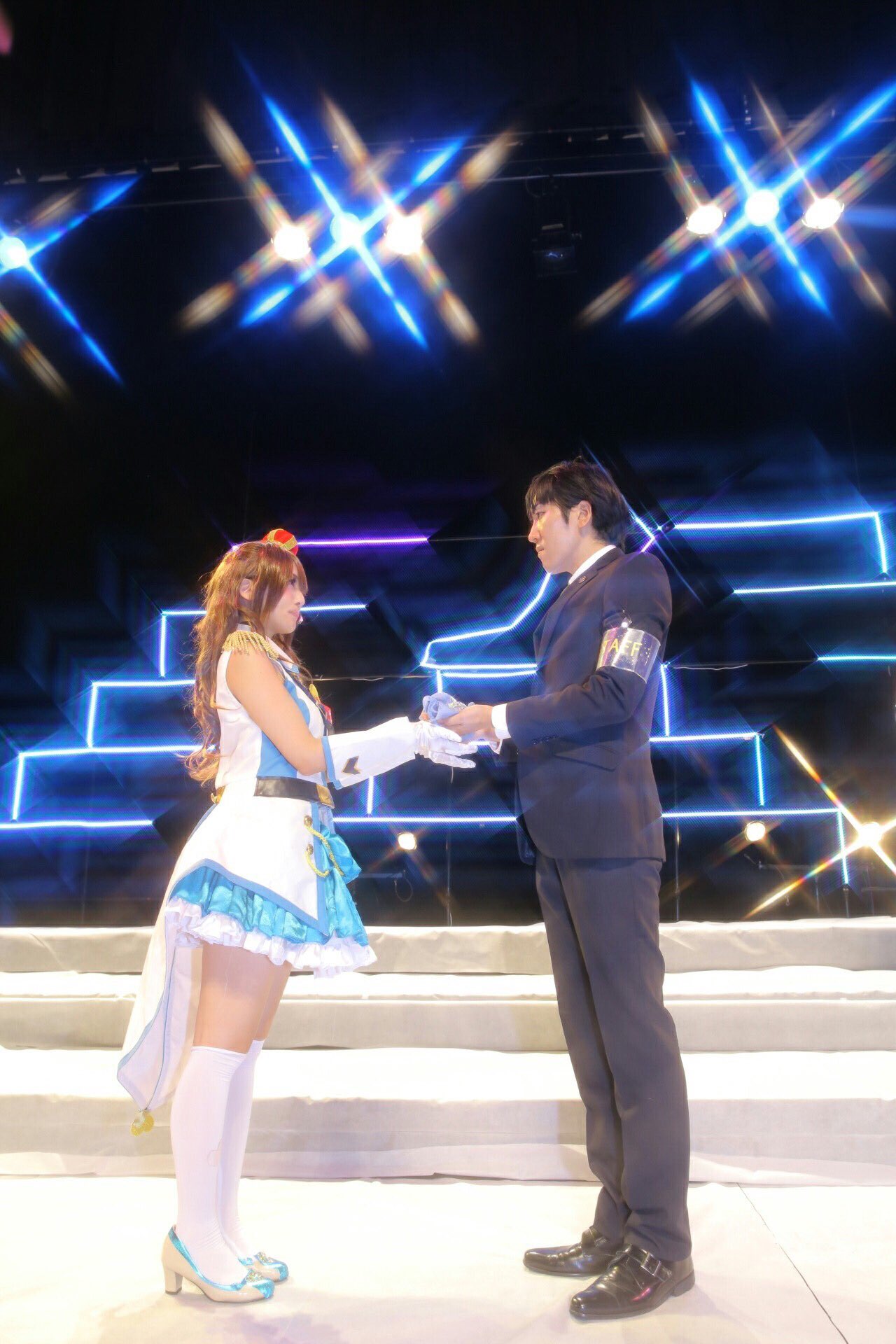 Yuka 新作ｷﾗﾋﾞ 魔法は 本当にあったのかな 魔法が本当にあるのか 魔法はなんなのか まだわからないけれど 一歩ずつ この階段を 恐れず登って行こう 繋いだ手の暖かさ その拡がりが 私達を支えてくれるから 0910デレマス大型 T Co Mmbm3auuz5