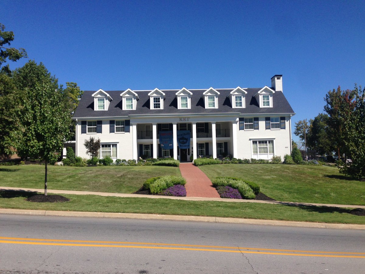 Did you see the banner at KKG? <a href="/MissAmerica/">Miss America</a> Savvy Shields is a member of <a href="/GammaNuKKG/">GammaNuKKG</a> and a student at <a href="/UArkansas/">University of Arkansas</a>!!!