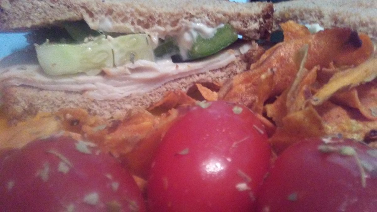 DoreneShaver's tweet photo. This #turkey #sandwich #deli #style i made was so #ofthehook good #sweetpotatochips n #grapetomatoes #cucumber/mayoπ https://t.co/sLZ6LQHn8U