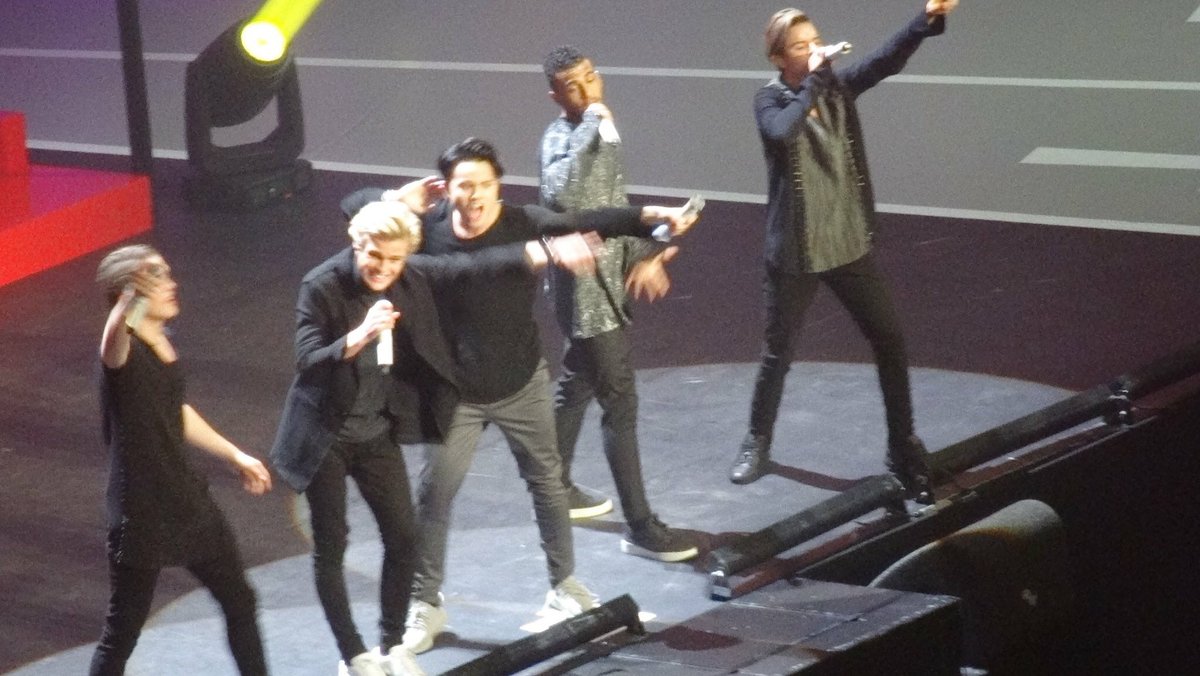 Jessica_Benr's tweet photo. Hier was ik zo trots op @BBraveOfficial 😍😍 Ziggo Dome #mic2015 https://t.co/fHqSFX74q7