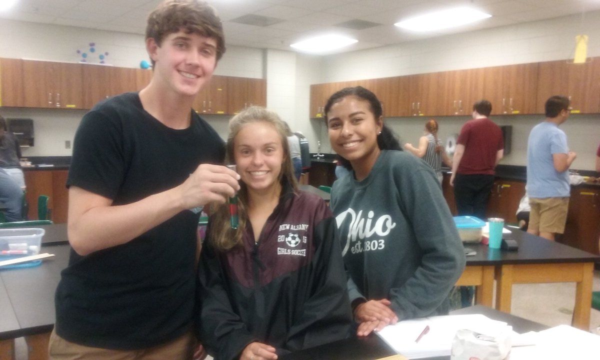 CookChemistry's tweet photo. Test Tube Challenge success! Creating, particle diagraming, and explaining density gradients. #NAHSBetterTogether https://t.co/Sj4GWd90lR