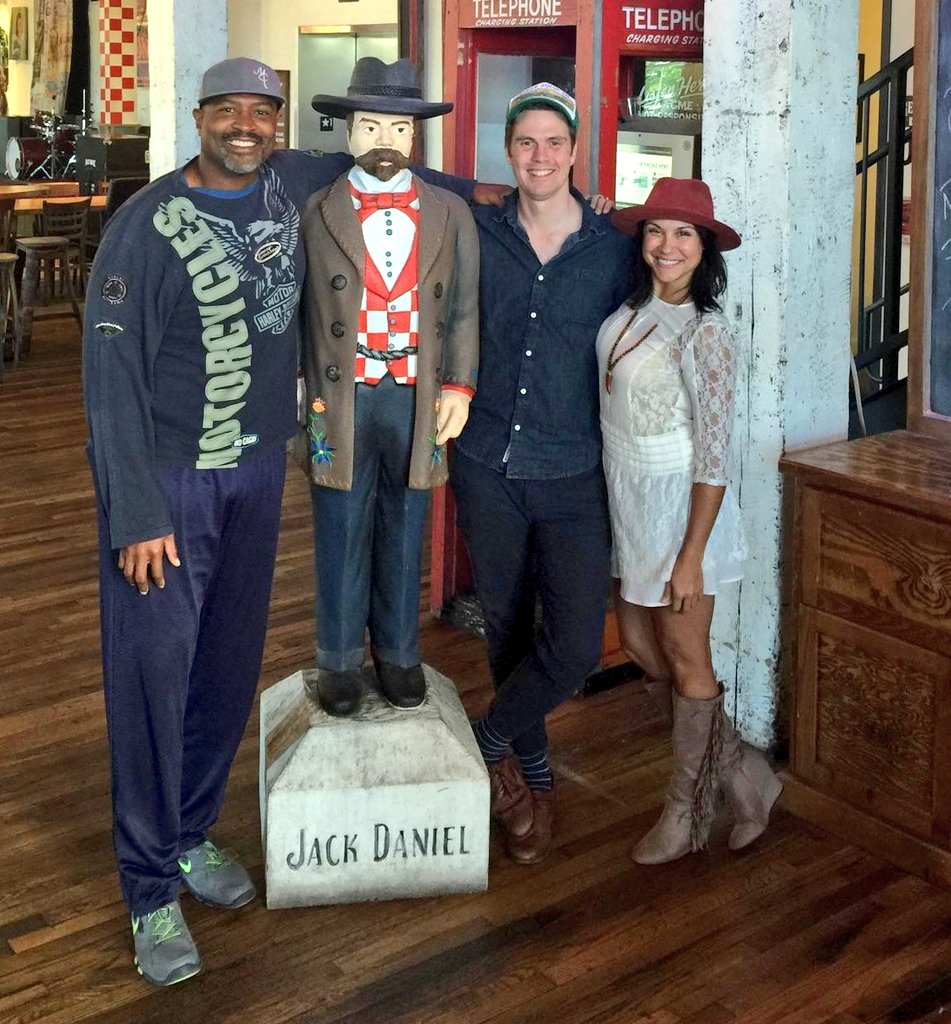 RachelBaribeau's tweet photo. Thanks for joining us today, @thecarlsong!! Check him out, he's amazing!! @AcmeNashville @AcmeRadioLive @B_Hop72 https://t.co/WZKBu1WJtM