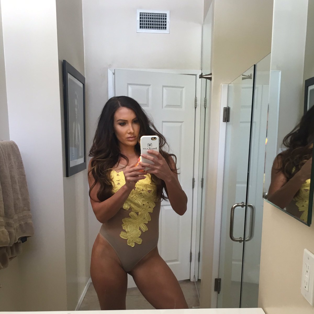 pamelajeannoble's tweet photo. Bodysuit by: @DressingRoom1
#selfie #bodysuit #pamelajeannoble #fashion #photoshoot #phonecase #selflighting https://t.co/N2R8vRRUaW