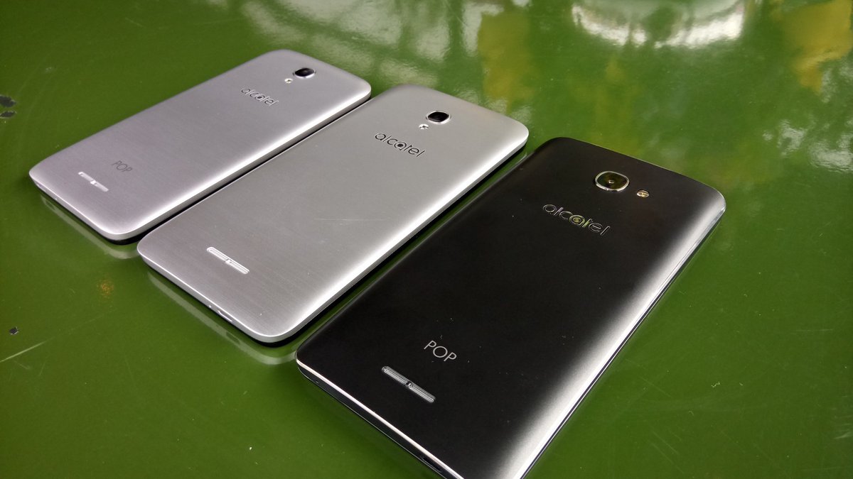 XatakaLATAM's tweet image. Y aquí la familia #Pop4 de @AlcatelmobileMX en todo su esplendor