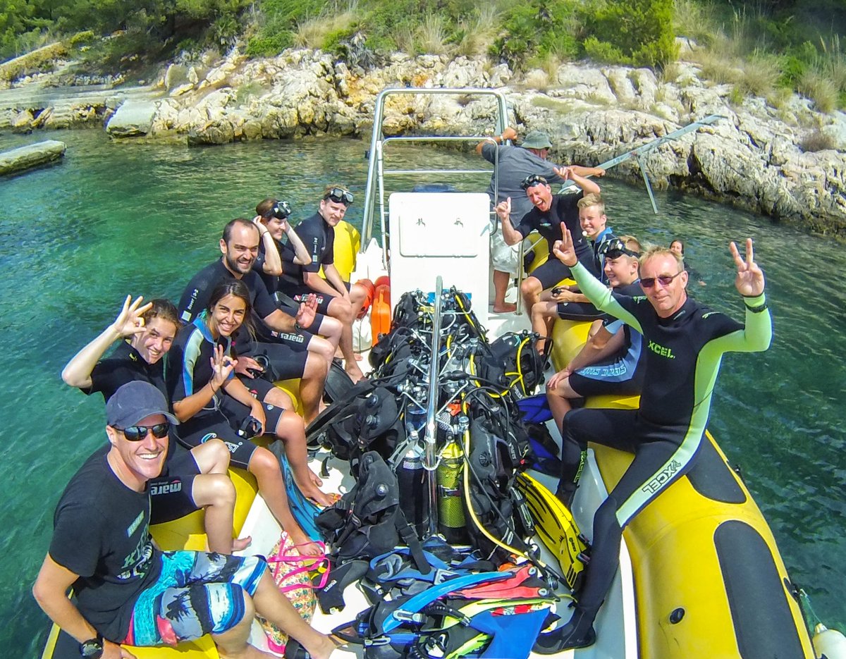 MallorcaProdive's tweet photo. Happy Try Divers at #PuntadeLavanzada. Want to try #Scuba for the first time? Get in touch, a whole world awaits u! https://t.co/P75h6nG0Ts