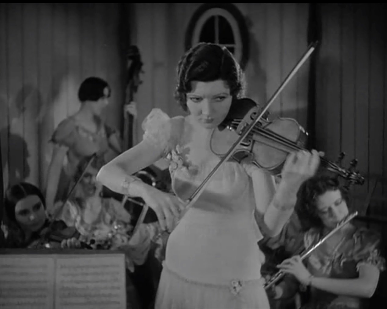 Nave モーリス シュヴァリエが 今日9月13日が誕生日のクローデット コルベールと共演した 陽気な中尉さん 31ルビッチ T Co Tcpype6eh2 T Co Wgp2smub85 Twitter