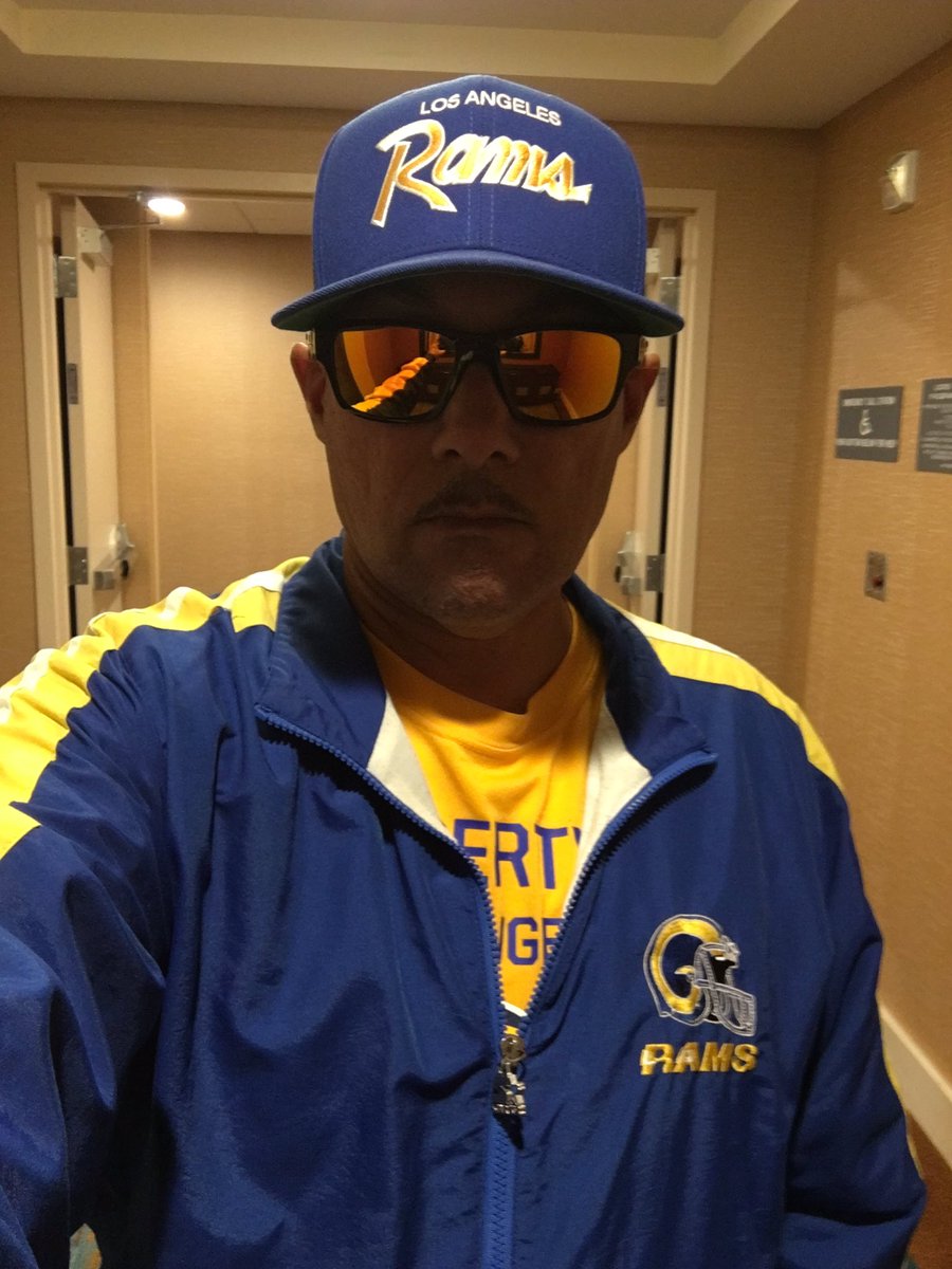 roblespan's tweet photo. It's #Gameday #NFLKickOff2016 @RamsNFL #LAvsSF πππ€πΎππΎππΎπ₯ https://t.co/b2eZs3UpgA