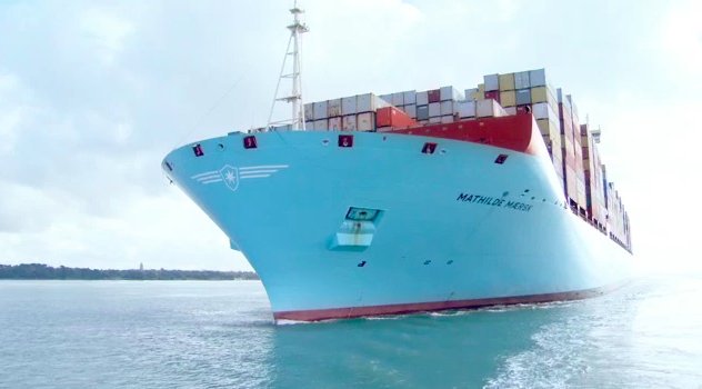 ScienceChannel's tweet image. The average container ship costs over 100 million dollars! #MegaShippers bit.ly/2bbho3K