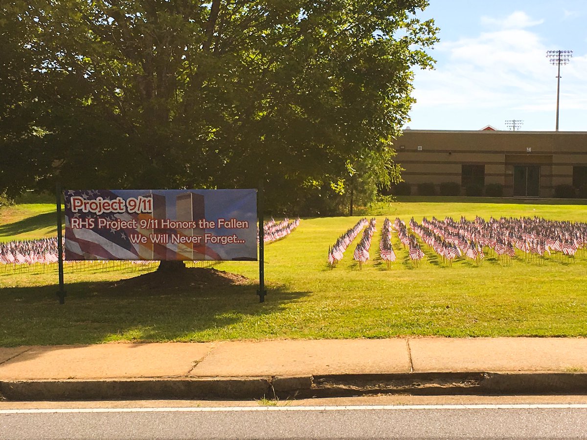 OurBrookfield's tweet photo. Thanks to @RoswellHighS for this moving tribute to the victims of the 9/11 terrorist attacks. #NeverForget 🇺🇸🇺🇸🇺🇸 https://t.co/psxP4EJnZZ