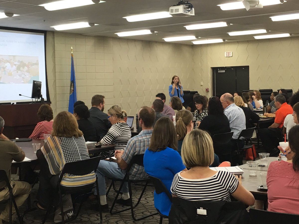 JamieLomax76's tweet photo. First #TPSTeacherCabinet of 16-17! #TPSTeachersRock #SuccessTPS #TPSonthemove #DestinationExcellence @deborahgist https://t.co/AN3P5DpEm5