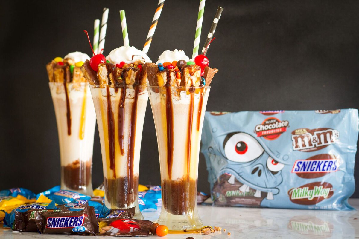 evite's tweet photo. Wow guests with this Monstrous #Halloween Freakshake. @ChefLouise shows us how: https://t.co/ZHwoMNoxxg #ad https://t.co/mPWU1oS40n