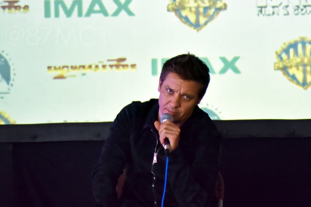 87MCT's tweet photo. #JeremyRenner #LFCC2016 #Hawkeye https://t.co/C2lnHwfV02