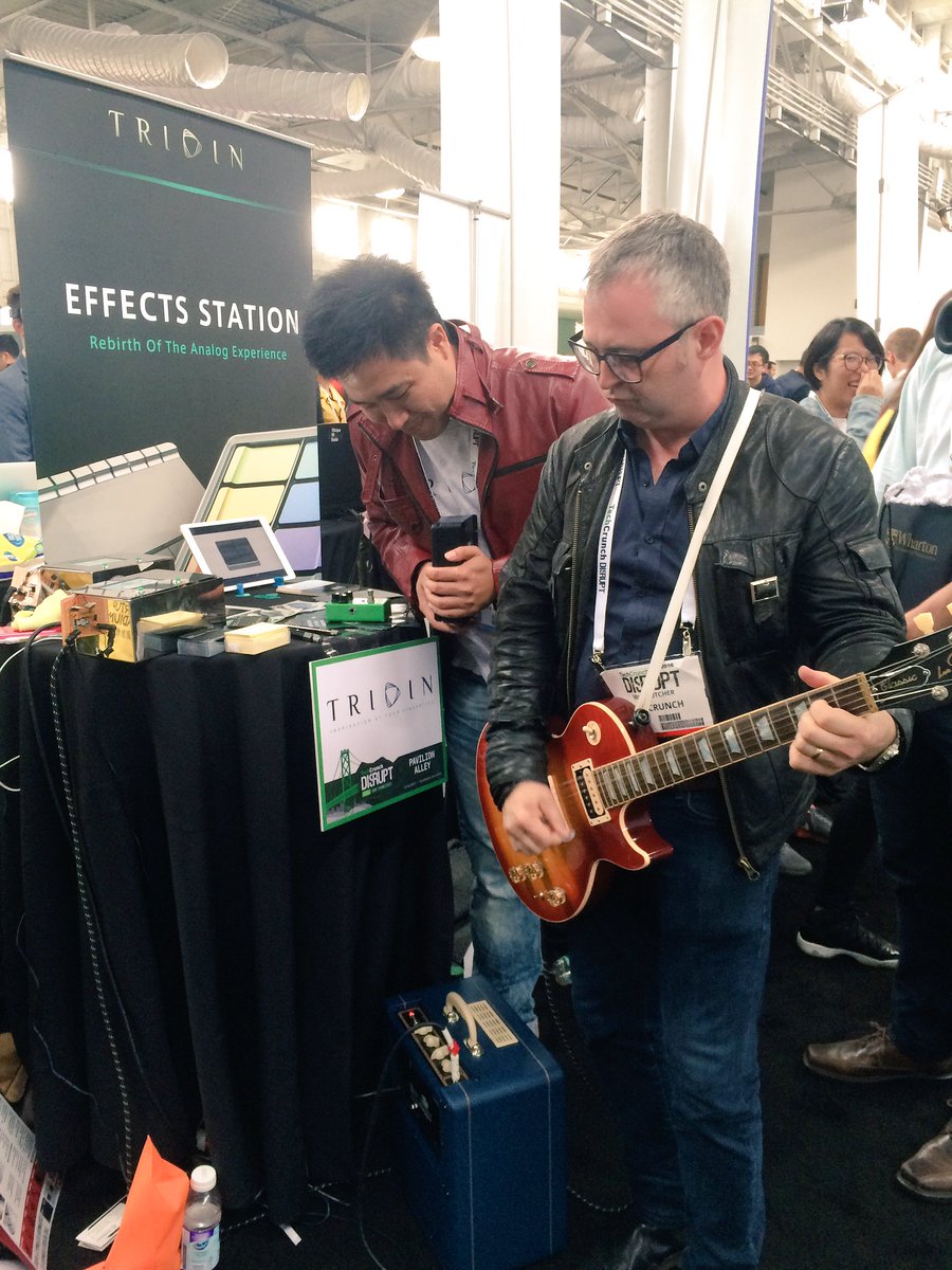 trinalogeffects's tweet photo. Tfw @mikebutcher rocks out at your #TCDisrupt booth... 😎🎸🤘

#TaiwanRocks https://t.co/sxEW7i4P2f