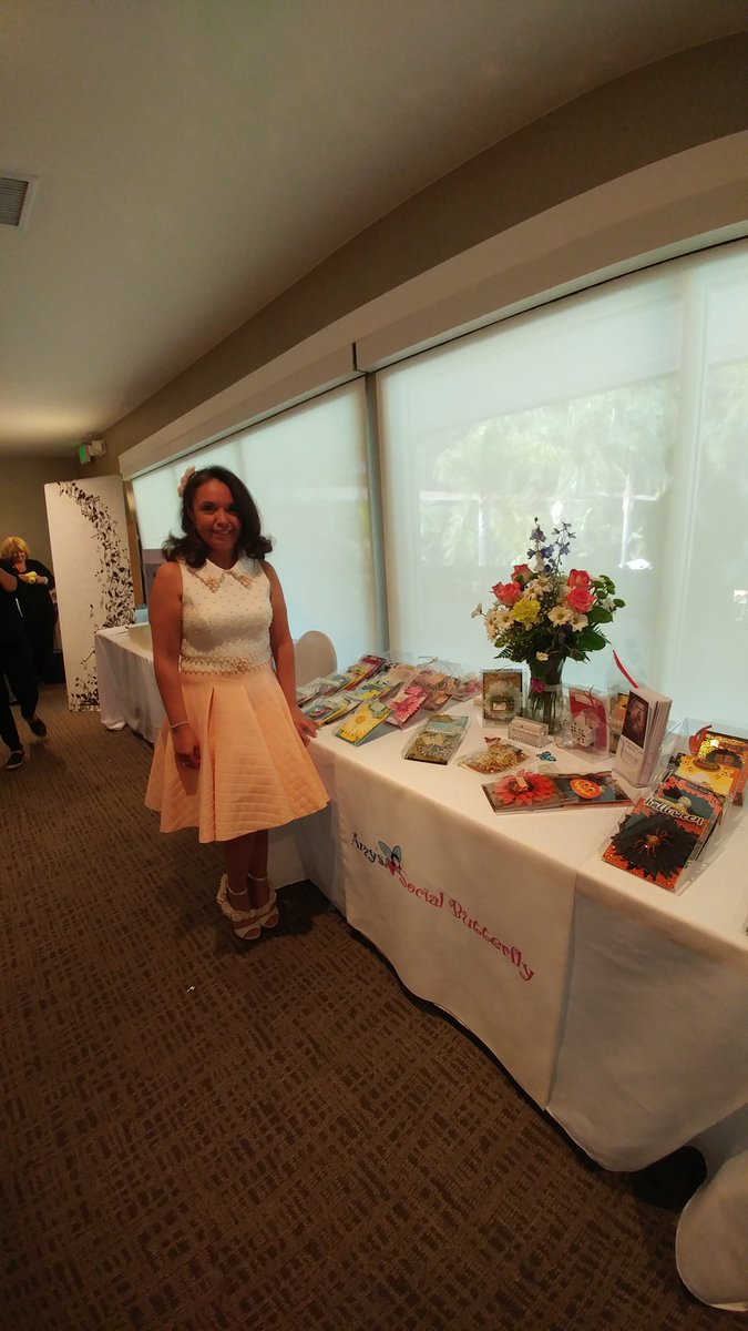 AmysSocialb's tweet photo. This is Amy owner of Amy's Social Butterfly. Thank you for allowing me to attend this wonderful event @hypeeventsla. https://t.co/UiKL1w46Zi