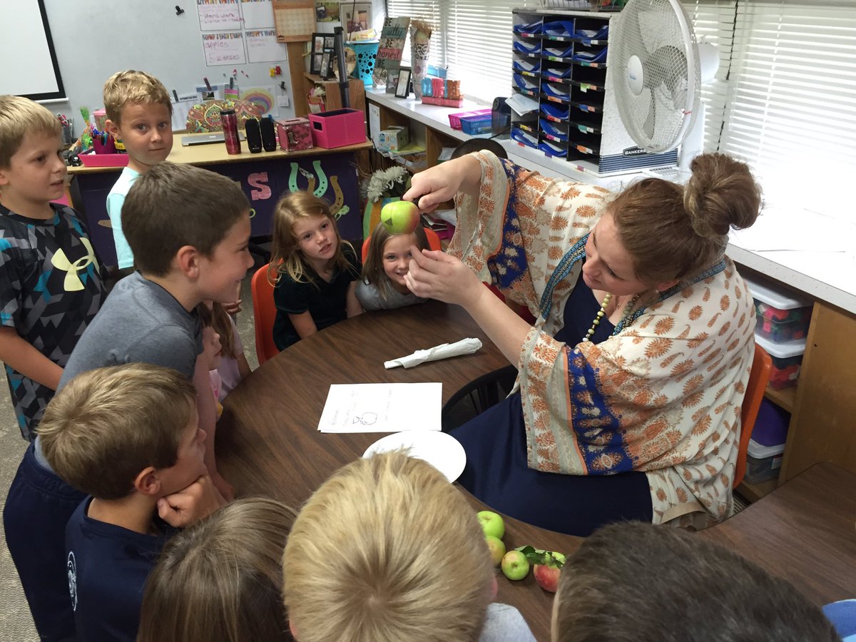 mrsschilowsky's tweet photo. Apples week. Dissecting. Eating. 5 senses. Science. #science #firstgrade #Pes #thekidslovedit https://t.co/gSHBWUx9N7