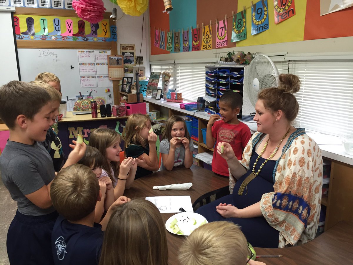 mrsschilowsky's tweet photo. Apples week. Dissecting. Eating. 5 senses. Science. #science #firstgrade #Pes #thekidslovedit https://t.co/gSHBWUx9N7
