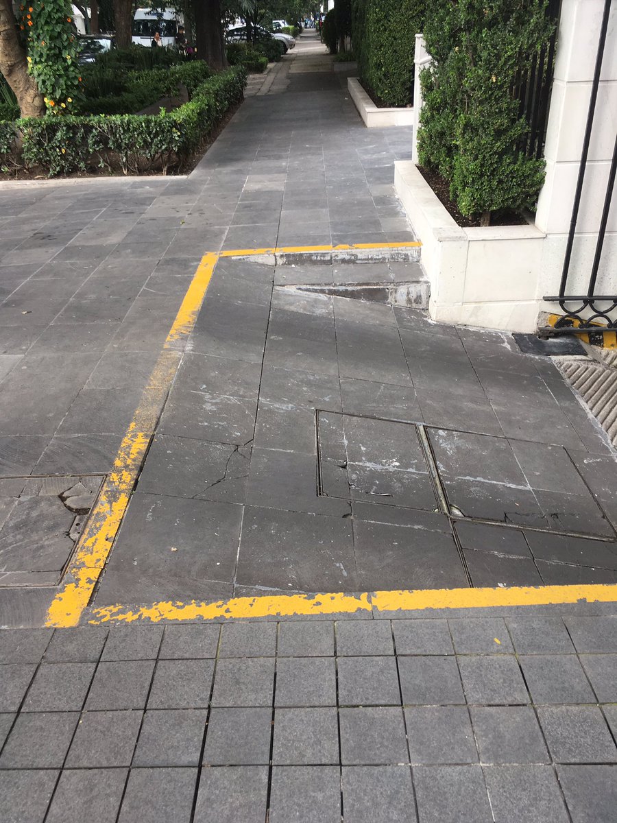 materivas's tweet photo. Cuando vuelves @arnemx a dele MH? Así pones concreto en esta rampa abusiva en Dumas 29! Casi Mata a viejita! https://t.co/U1rbDs2Pqe