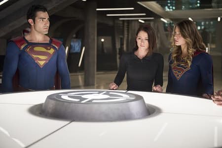 TeenWolfTalk's tweet photo. Melissa and Tyler looking very Super 👏🏻👏🏻👏🏻 (photo cred to CW) https://t.co/KxlnxtnE3w