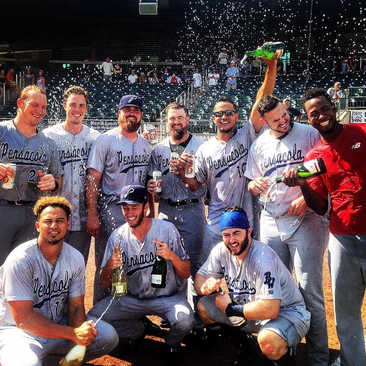 E_Mitchell51's tweet photo. Managed to not pay attention for 1 inning for 140 games...#bullpenlife #NoYouCantHaveABaseball #PickingTheMafia https://t.co/wgYABob5tH