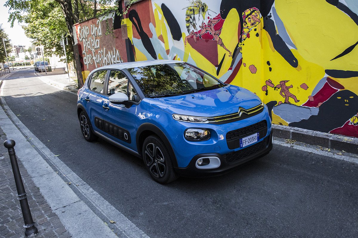 Testdriver_'s tweet photo. #citroen presenta la nuova #C3 #Facebook Only Limited Edition: 129 esemplari ordinabili online! #citroenC3 https://t.co/BlJilEX4rv