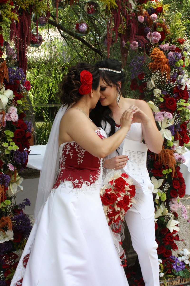 BodasGayDF's tweet photo. Te gustaría que tu Boda fuera asi ? ... Fusion MX logra las Bodas Gay mas hermosas !!! https://t.co/nJWGxJtgcq https://t.co/mrQIrJawYz