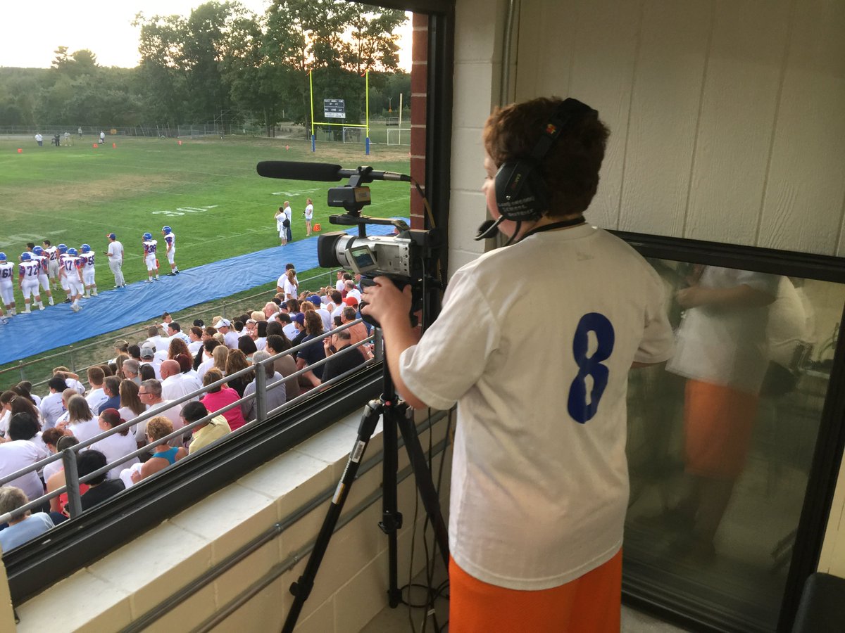 lms_computers's tweet photo. 8thGr: Tech&amp;Media students working the LHS football game from the press box #STEM #powerofyet #L'DerryPOP https://t.co/gzUgaUXOeY