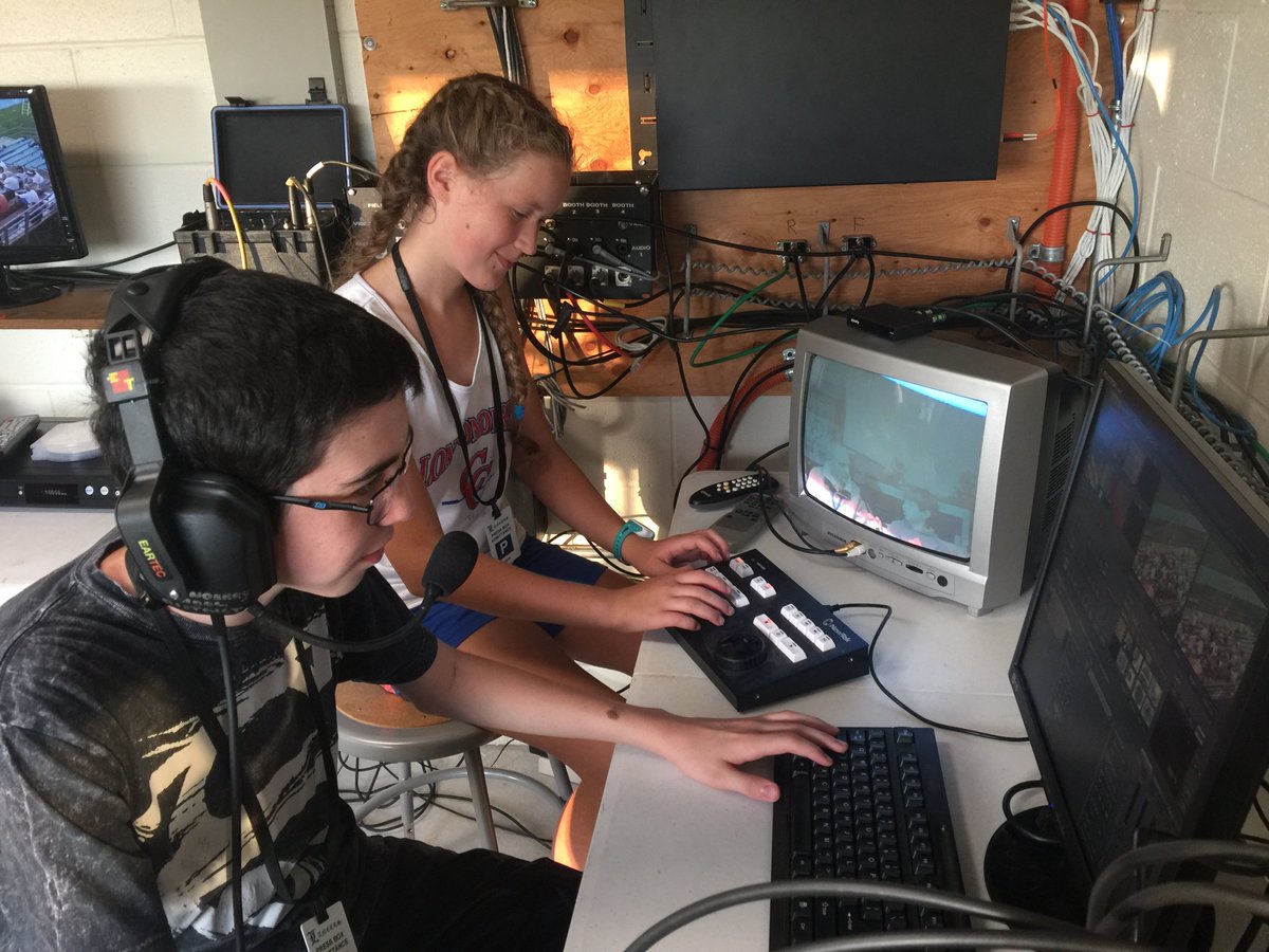 lms_computers's tweet photo. 8thGr: Tech&amp;Media students working the LHS football game from the press box #STEM #powerofyet #L'DerryPOP https://t.co/gzUgaUXOeY