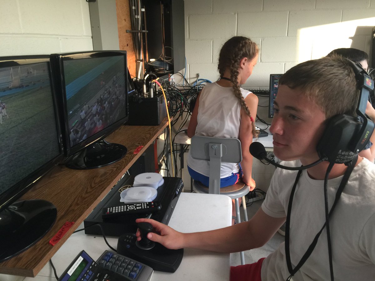 lms_computers's tweet photo. 8thGr: Tech&amp;Media students working the LHS football game from the press box #STEM #powerofyet #L'DerryPOP https://t.co/gzUgaUXOeY