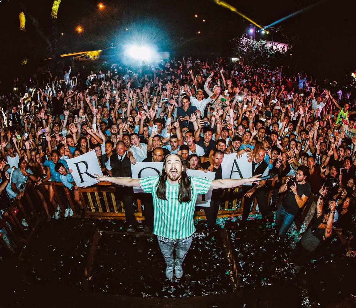 Roma Italia! The finale of the Italian Tour. What a way to end it with all my ciccio & ciccia 🙋🏼🙋🏻✌🏼 https://t.co/34H6Pyt1mb