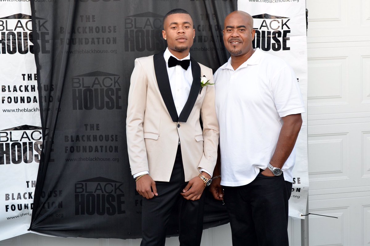 YungLyndon's tweet photo. Happy 48th To My Pops, This A Smooth Nigga Fr. Learn A lot From This Guy. Hope To See Many More Love U. #RIPGPOPSπΌπ½ https://t.co/EWTJ2SRrgE