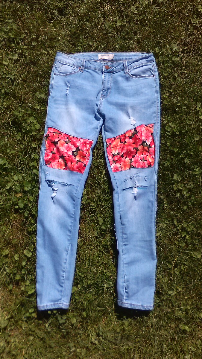 Historic_Living's tweet photo. "Dear Summer" for the ladies. Historic Denim handcrafted by me. #HLA #Art #Florl #Distressed #Denim #Historic https://t.co/7kWtdigdCK