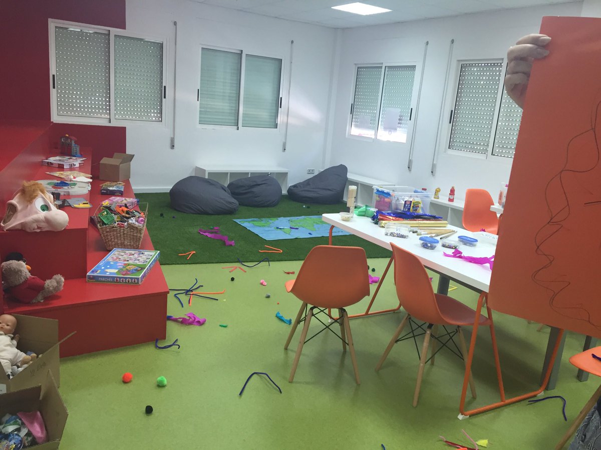 slatham18's tweet photo. Today Y2 found a magic key to the magic toy makers workshop!#ipcentrypoint #innovativelearningspace @newton_college https://t.co/sn4AZg3XLA