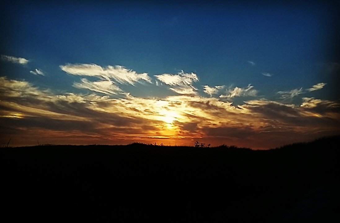 bosw8erthijmen's tweet photo. Genieten van een prachtige zonsondergang vanuit de duinen bij #oostkapelle https://t.co/OyK6GS90l2