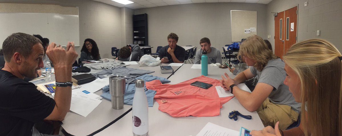 FCA leaders doing some planning. 🔥💥
UPCOMING DATES: 
Sept. 23 power lunch rally 
Sept. 26 first Monday night huddle