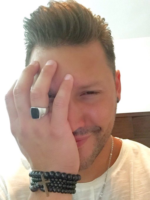 Nunca desv&iacute;es tu mirada, aunque quieran desviarte, siempre hay un hueco por donde mirar y seguir el camino<a href="/tag/bogota"class="tags"><span>#bogota</span></a><a href="/tag/tengobajoceroelcorazon"class="tags"><span>#tengobajoceroelcorazon</span></a>