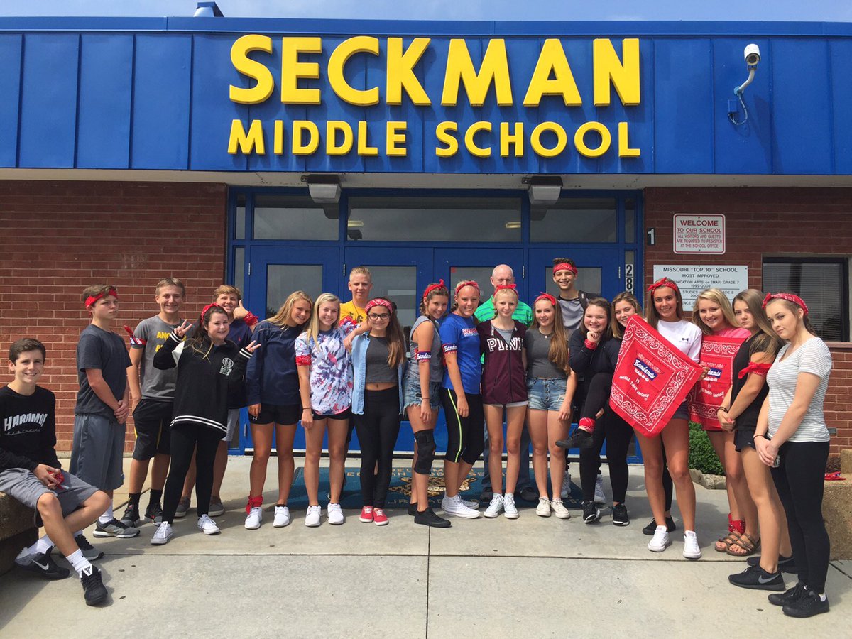SMSyearbook_'s tweet photo. Are you in this picture? If so you're in the yearbook! Remember the $22 price for the yearbook ends September 30th.🍎 https://t.co/XIZoLT6clW
