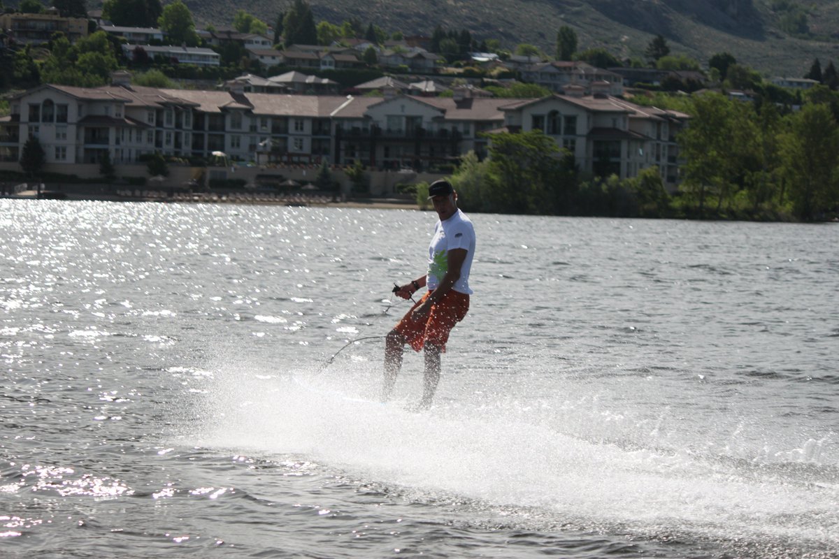 jetsurfBC's tweet photo. #SurfTheDesert
#osoyoosbc
#jetsurfadventures
#crispwaters
#hotsun
#lessons
#sales
#rentals
#Glenno https://t.co/qAWk3u9ArI