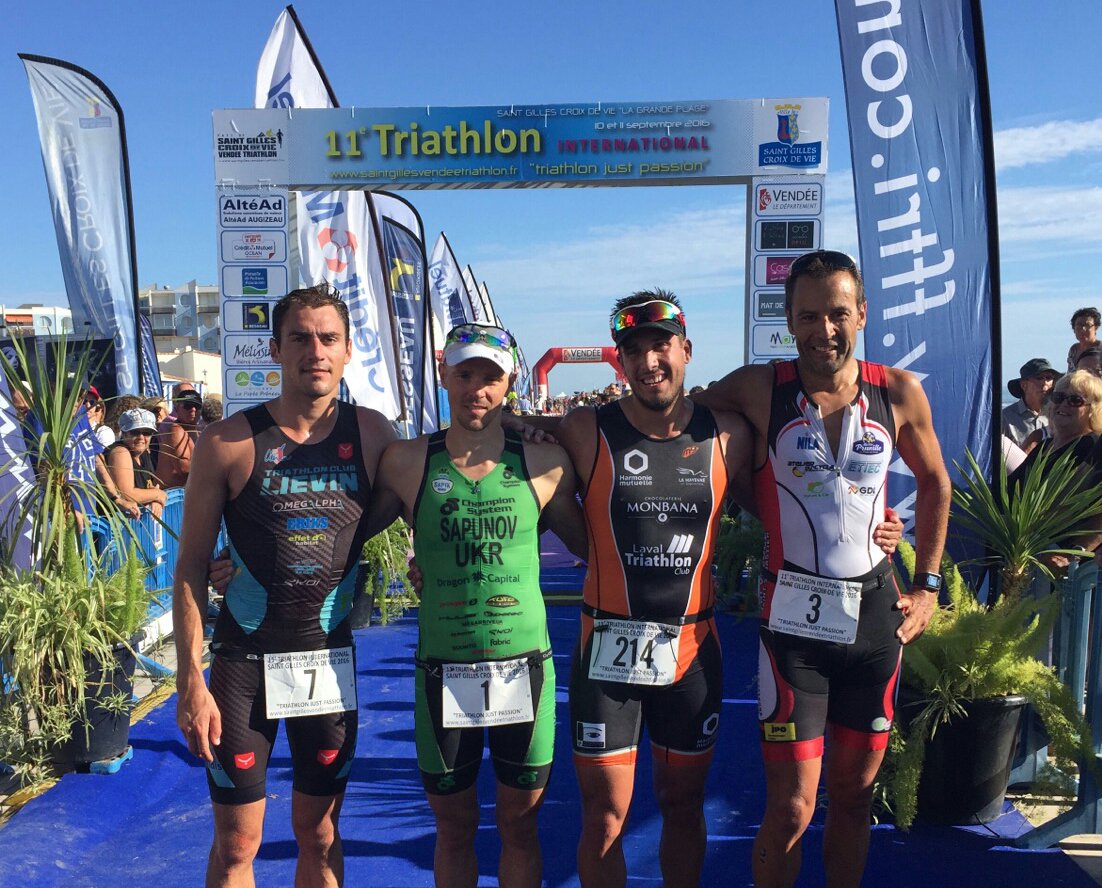 TRIStGILLESXVIE's tweet photo. Deux jours de triple effort sur la grande plage @FFTRI https://t.co/LsLcb4Xf2c @LigueTriPdl avec @VendeeTriathlon https://t.co/4IxFQlDRrQ