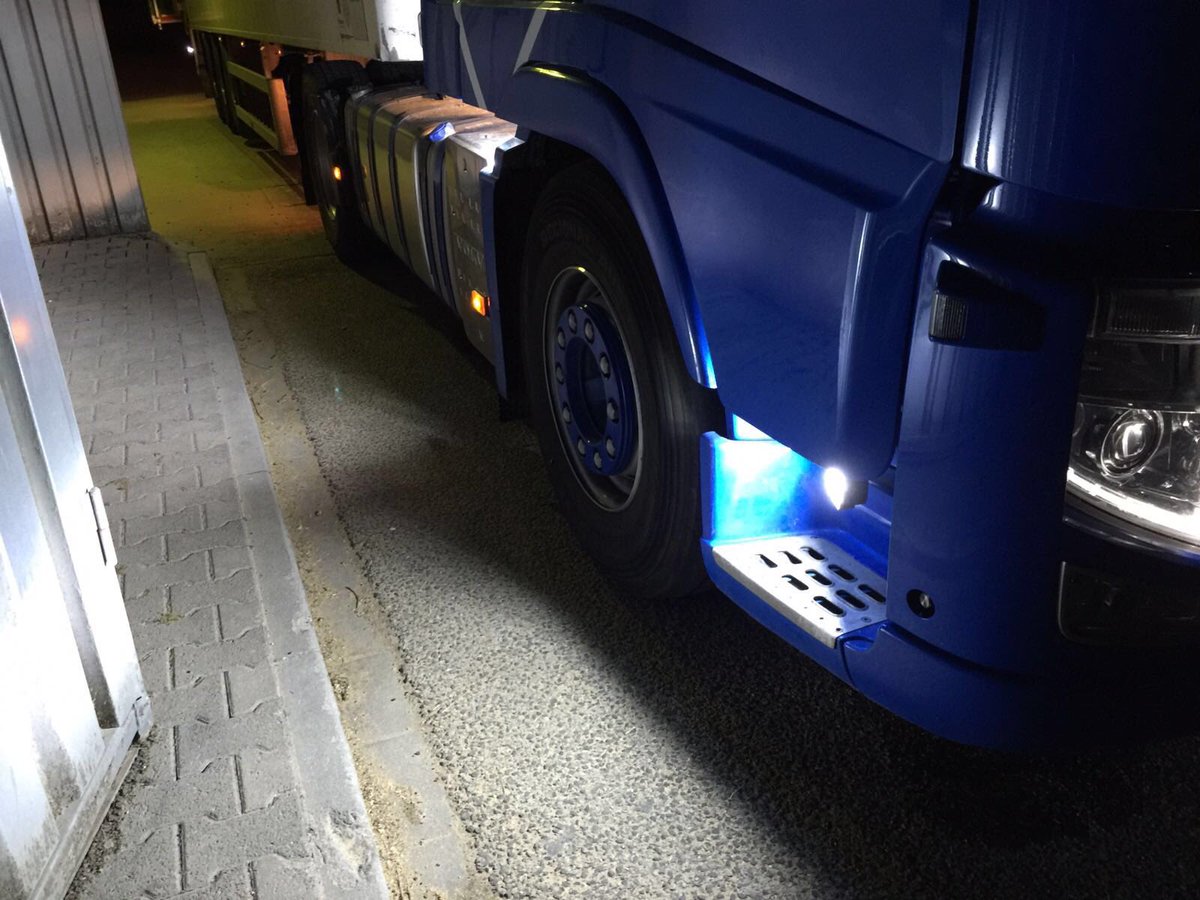 Borgijink_'s tweet photo. Op zoek naar LED werklampen? CE keur, 2 jaar garantie en 100% waterdicht!
Info/bestellen: info@borgijink.com #led https://t.co/kLlJIVWFdj