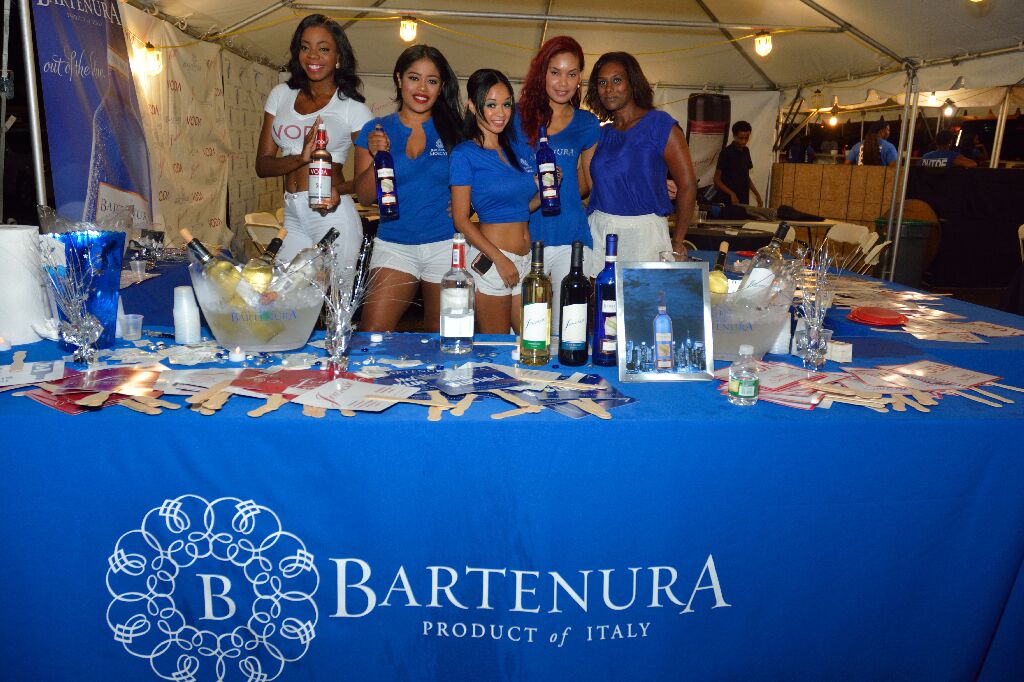 BartenuraBlue's tweet photo. Yes, you CAN sit with us! #Bartenura #HelloBluetiful https://t.co/h9JvGFYHmu
