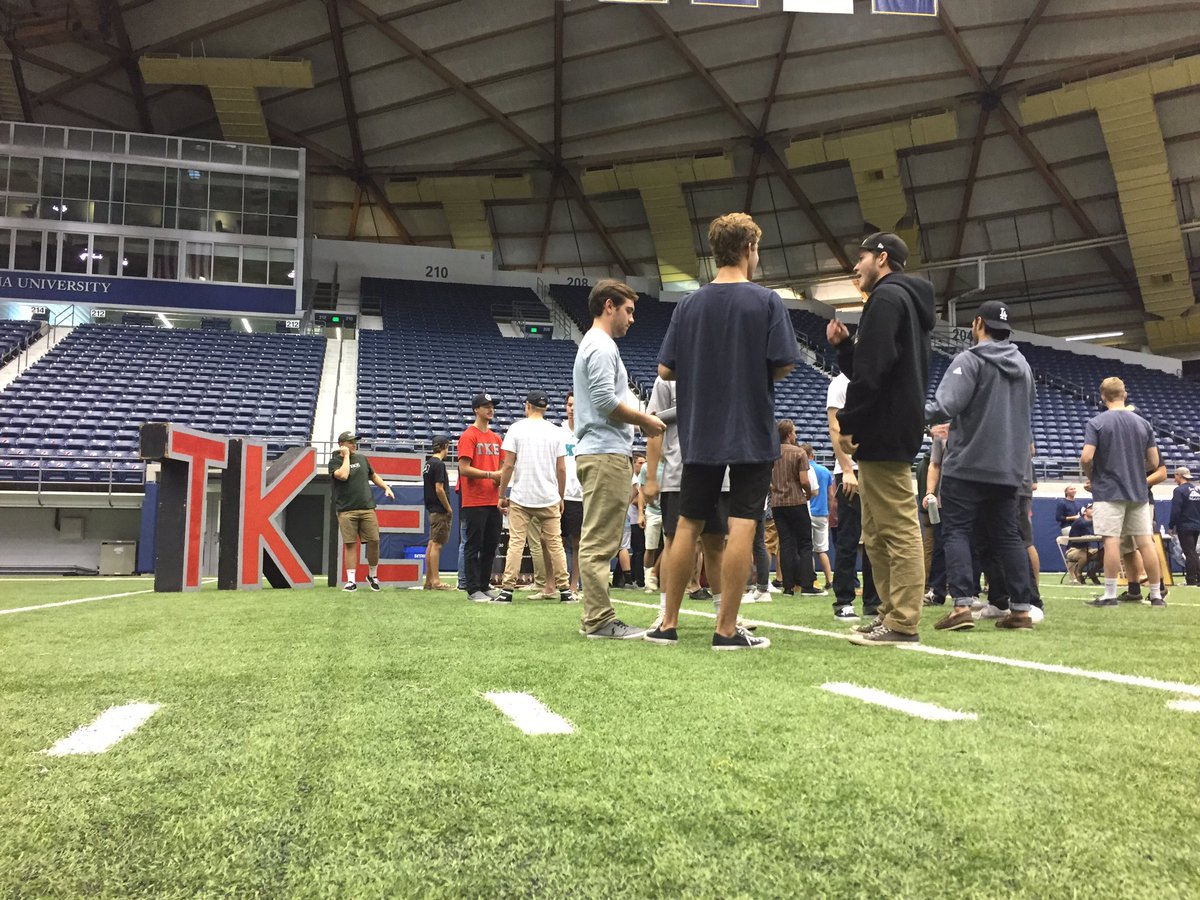 Rush week has started and we couldn't be more excited. Join us at the mayor tonight for food and MNF!
409 s San Fran