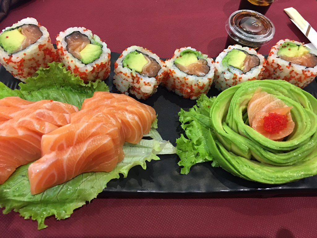 Dinner time. #Sushi!!!