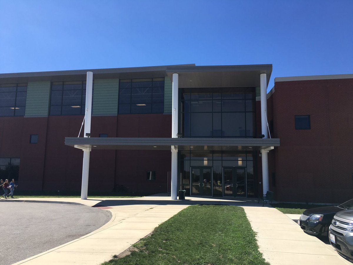 "The extra 3rd pole is there for people to ask questions about it"
-Lori Huggins#D15N