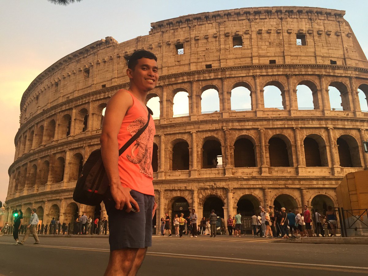 Zayn_MlikDlgaty's tweet photo. Like no other venue #HelloAraneta #ExpatExplore #ClassicEurop (@ Colosseum in Roma, RM) https://t.co/ZVObruiShc https://t.co/bhjEMr1Lz6