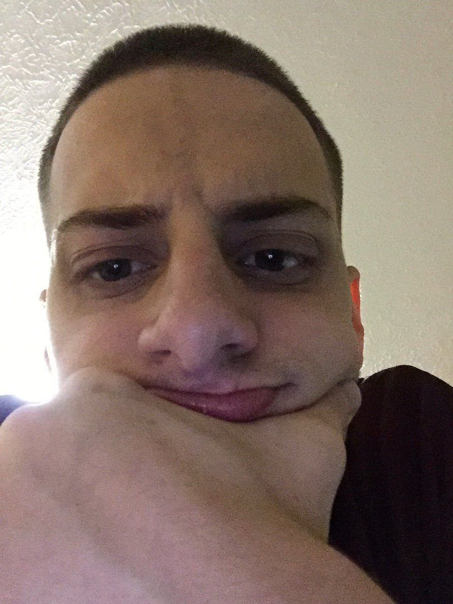 MikeeKhoury's tweet image. When yo tweet go over 140 characters and you gotta start sacrificing apostrophes n shit