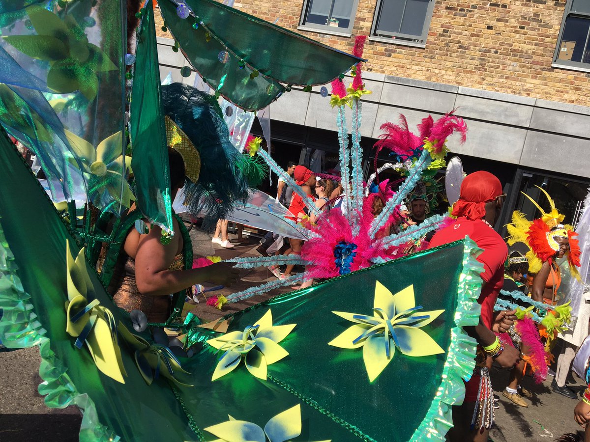 QueensbridgeSch's tweet photo. Amazing day - proud of my Y5 children for parading in the sun βοΈ #HackneyOneCarnival #hackneycarnival2016 https://t.co/RI3Co2joP5
