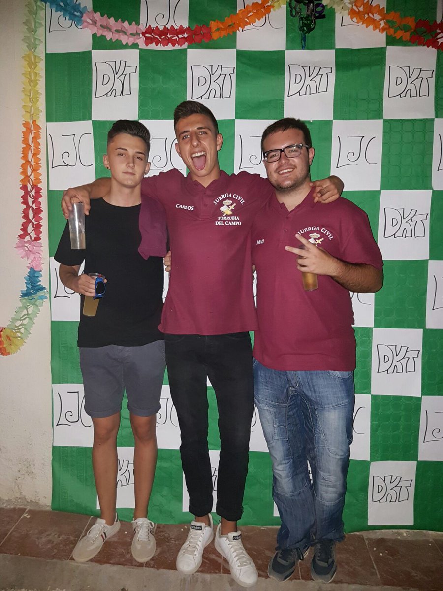 javi240696's tweet photo. Y gracias también sobretodo a esas personas especiales💕👌👌 https://t.co/8NeZahFcVA